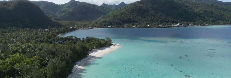 Plage Huahine vue du ciel drone