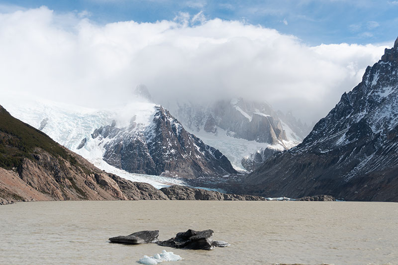 Lago torre à El Chalten avec glacier randonnée