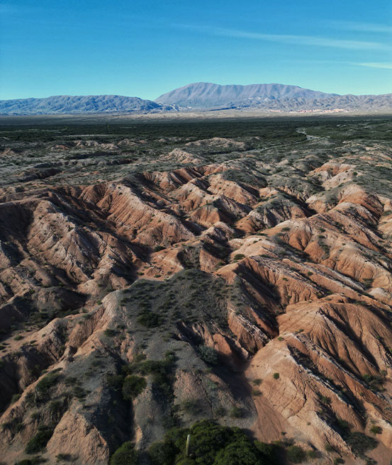 Drone parc national Los Cardones montagnes rouges