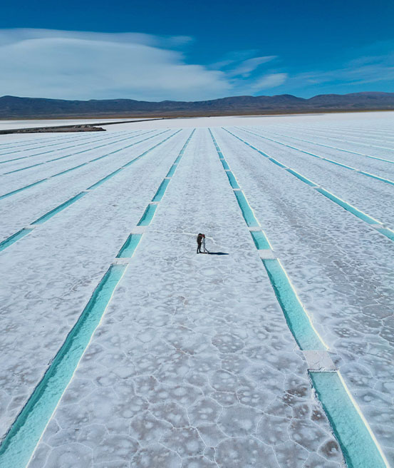 Salinas Grandes vue drone bassins d'eau salée