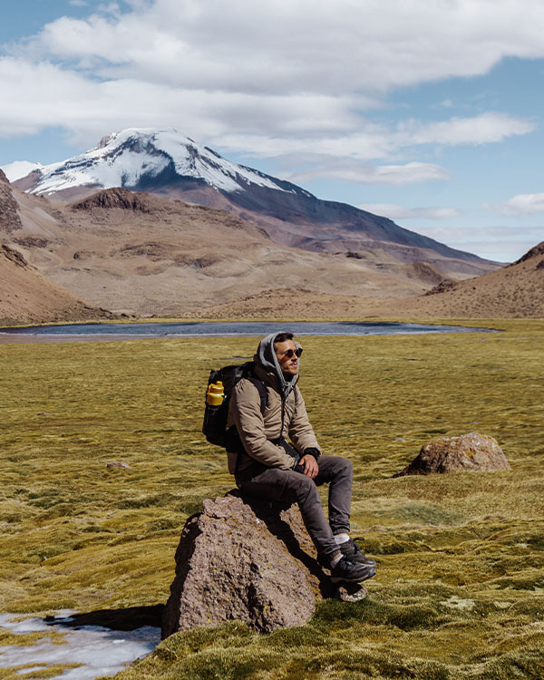 Randonnée dans le parc Sajama avec lagune et volcan